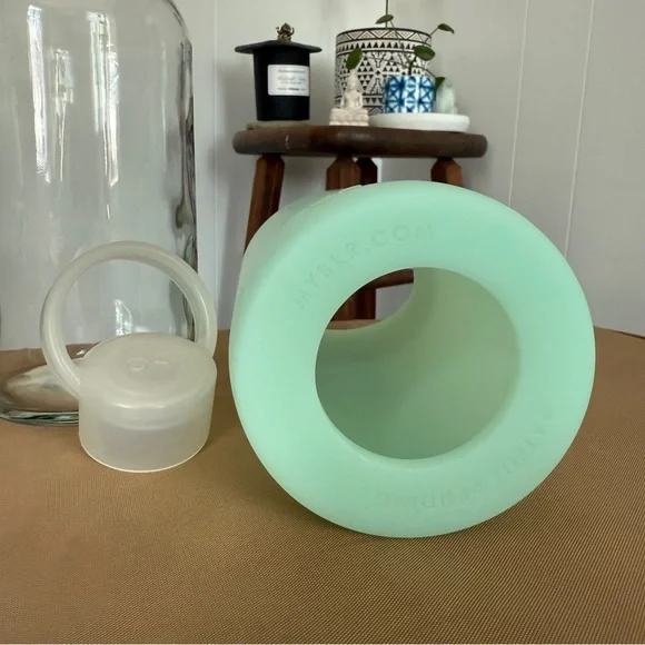 bkr Seafoam Green 1L Glass Bottle - Picture 4 of 5